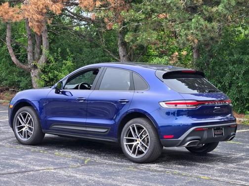 2025 Porsche Macan Base