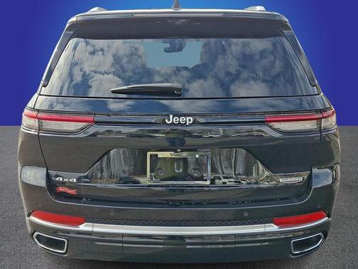 2023 Jeep Grand Cherokee Summit
