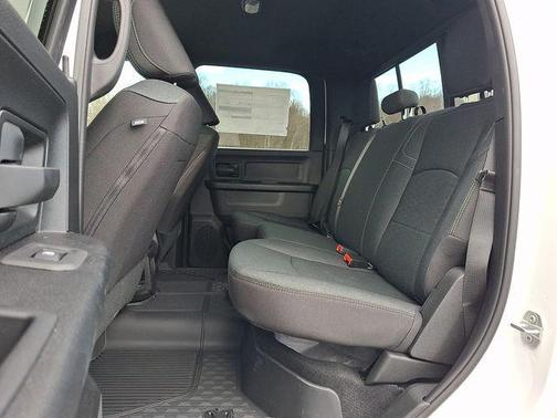 Bright White Clearcoat 2026 RAM 3500 Tradesman Crew Cab 4x4 8' Box