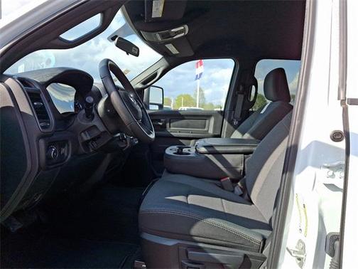 2023 RAM 2500 Tradesman Crew Cab 4x4 8' Box