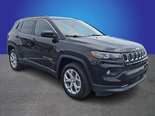 Diamond Black Crystal Pearlcoat 2024 Jeep Compass Latitude