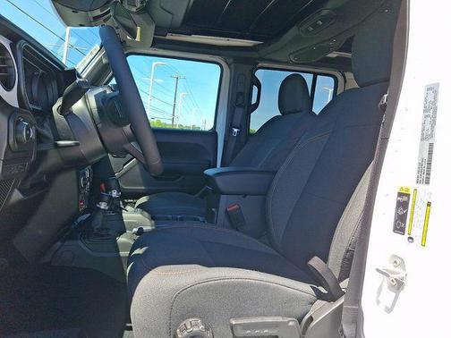 Bright White Clearcoat 2026 Jeep Wrangler Willys
