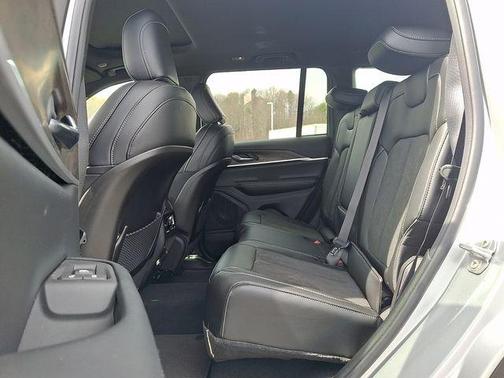 2026 Jeep Grand Cherokee Altitude