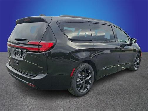 2026 Chrysler Pacifica L