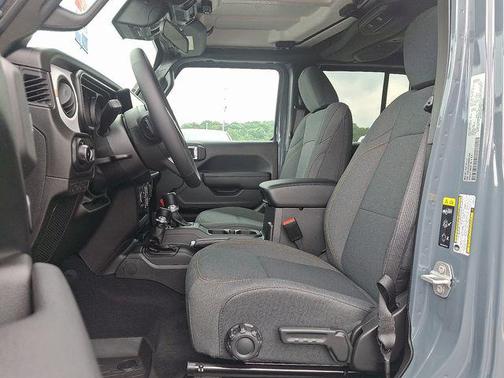 Anvil Clearcoat 2025 Jeep Wrangler Sport S