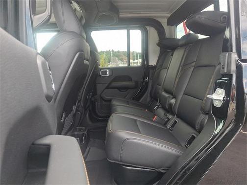 2025 Jeep Gladiator High Tide