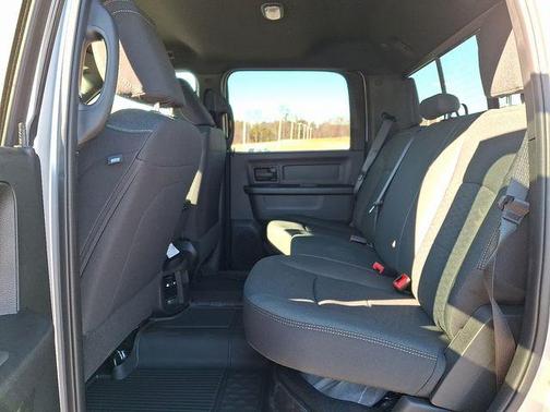 2026 RAM 2500 Tradesman Crew Cab 4x2 6'4' Box