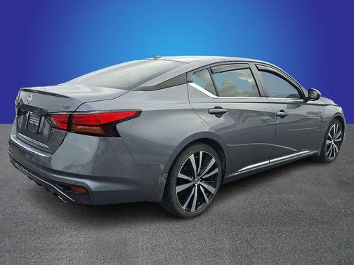 2022 Nissan Altima SR FWD