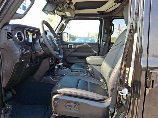 2025 Jeep Gladiator Sport S