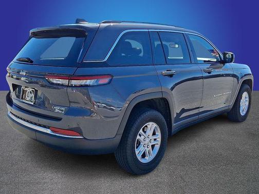 2022 Jeep Grand Cherokee Laredo