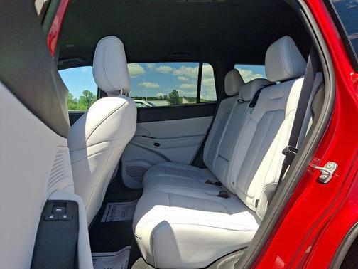 Red Hot Pearlcoat 2026 Jeep Cherokee Limited