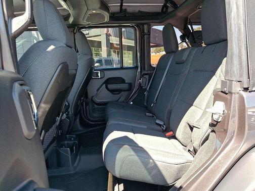 Granite Crystal Metallic Clearcoat 2025 Jeep Wrangler Rubicon