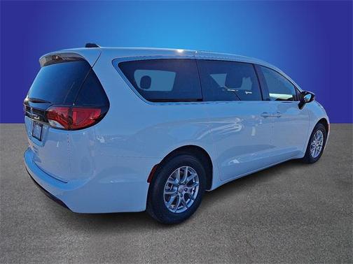 2026 Chrysler Voyager LX