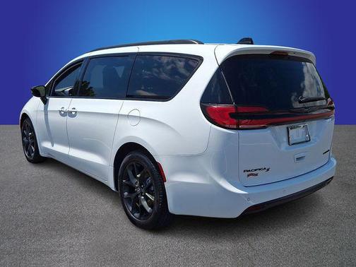 Bright White Clearcoat 2025 Chrysler Pacifica Limited