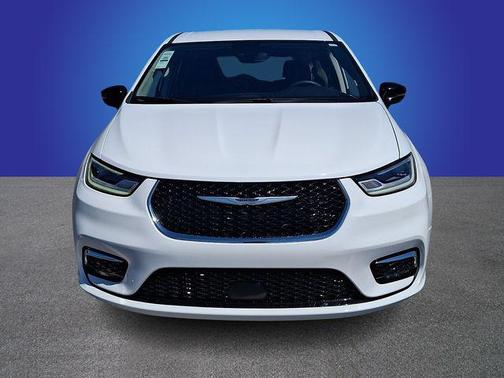 Bright White Clearcoat 2024 Chrysler Pacifica Touring L