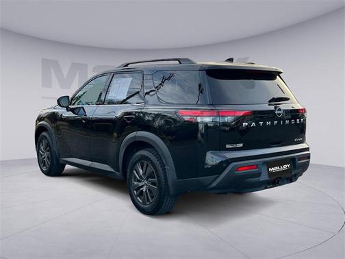 2022 Nissan Pathfinder SV 4WD