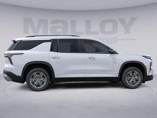 Summit White 2026 Chevrolet Traverse LT