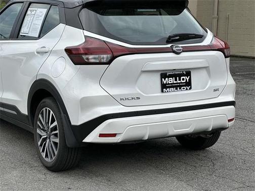 2023 Nissan Kicks SR