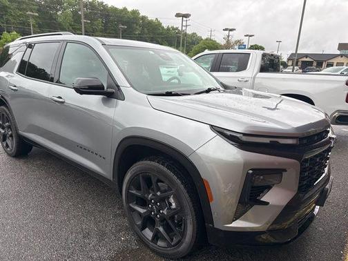 Sterling Gray Metallic 2024 Chevrolet Traverse RS