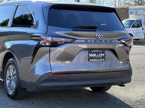 2024 Toyota Sienna LE