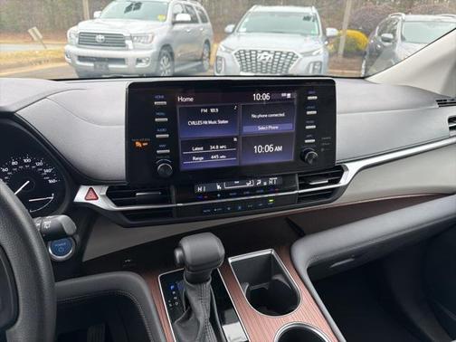 2024 Toyota Sienna LE