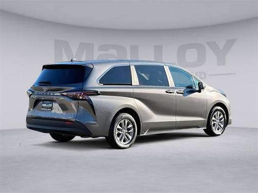 2024 Toyota Sienna LE