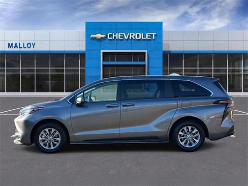 2024 Toyota Sienna LE