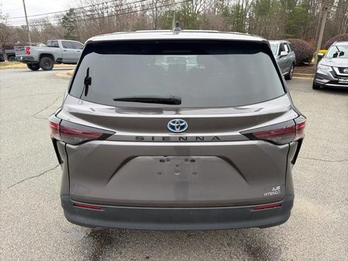 2024 Toyota Sienna LE