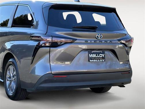 2024 Toyota Sienna LE