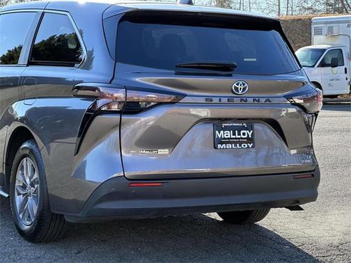 2024 Toyota Sienna LE