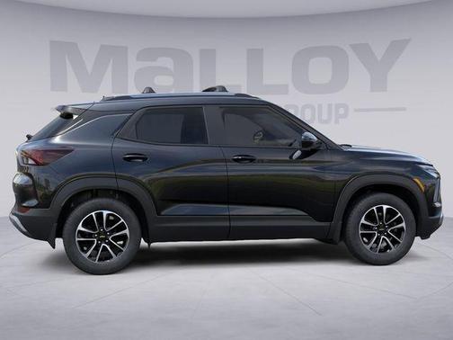 Mosaic Black Metallic 2026 Chevrolet Trailblazer LT