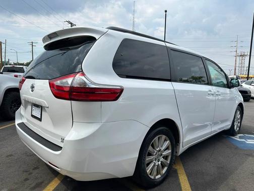 2017 Toyota Sienna LE