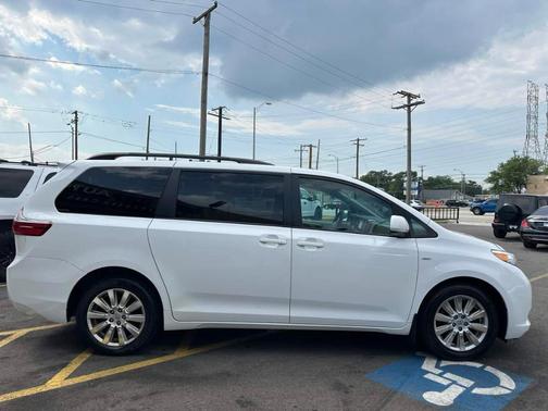 2017 Toyota Sienna LE