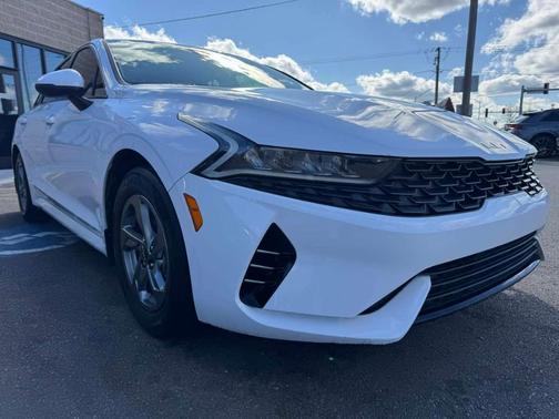 Glacial White Pearl 2022 Kia K5 LXS