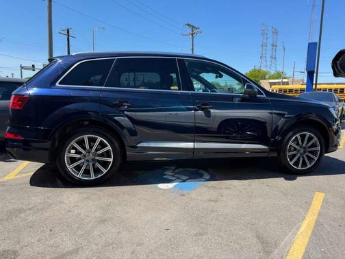 Ink Blue Metallic 2017 Audi Q7 2.0T Premium Plus