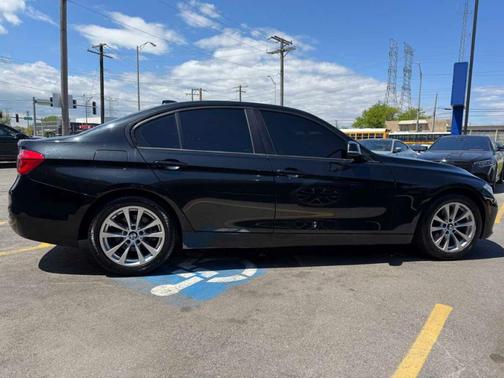 Black Sapphire Metallic 2018 BMW 320 i xDrive
