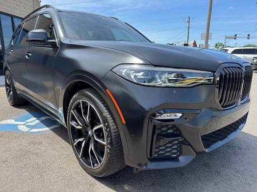 Frozen Black 2022 BMW X7 xDrive40i