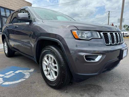 Granite Crystal Clearcoat Metallic 2019 Jeep Grand Cherokee Laredo E