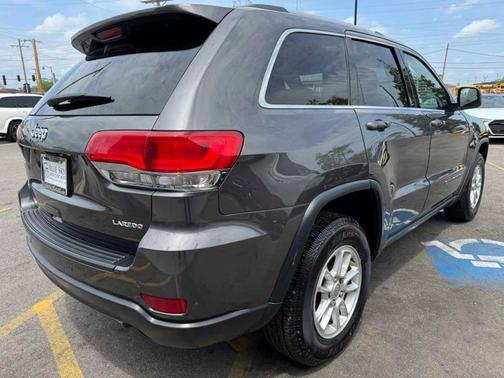 Granite Crystal Clearcoat Metallic 2019 Jeep Grand Cherokee Laredo E