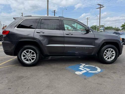 Granite Crystal Clearcoat Metallic 2019 Jeep Grand Cherokee Laredo E