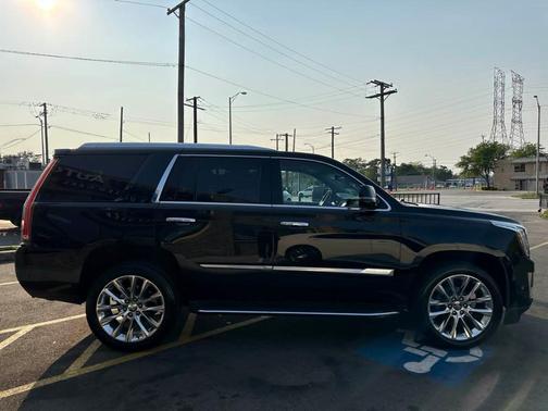 2017 Cadillac Escalade Luxury