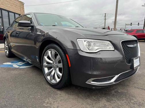 2017 Chrysler 300 Limited