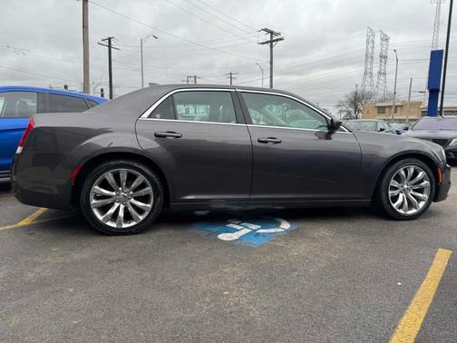 2017 Chrysler 300 Limited