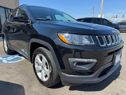 Diamond Black 2018 Jeep Compass Latitude