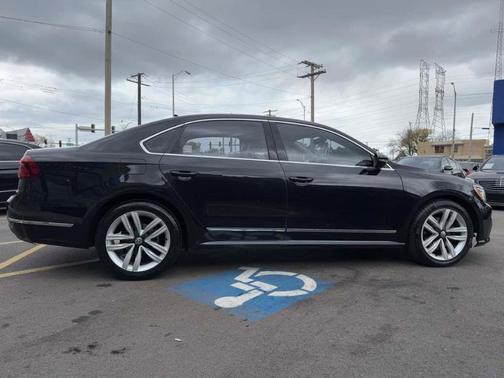 2017 Volkswagen Passat 1.8T SE w/Technology