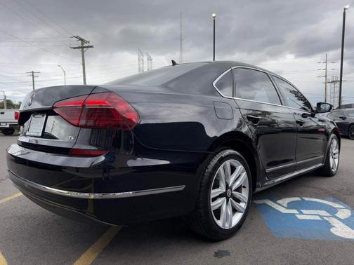 2017 Volkswagen Passat 1.8T SE w/Technology