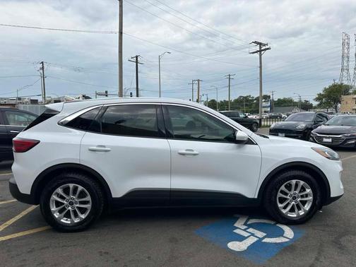 2020 Ford Escape SE