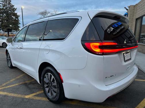 2021 Chrysler Pacifica Hybrid Touring L