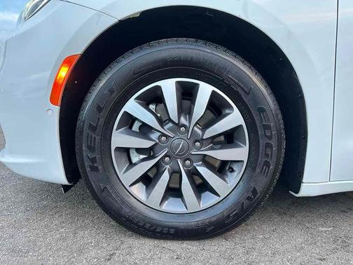 2021 Chrysler Pacifica Hybrid Touring L