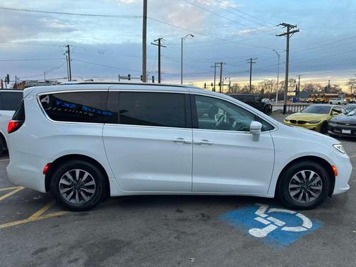 2021 Chrysler Pacifica Hybrid Touring L